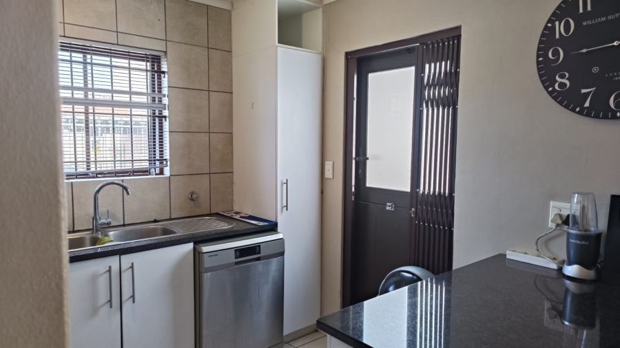 To Let 3 Bedroom Property for Rent in Parklands Western Cape